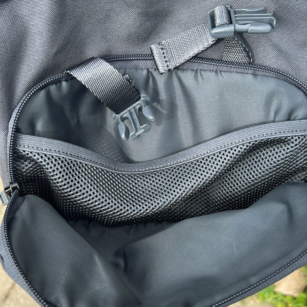 lululemon athletica Dark Gray Early Embark Kit
5L - Picture 8 of 14